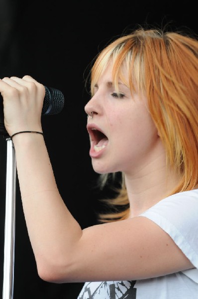 Paramore on the Route 66 Stage, Warped Tour, Verizon Wireless Amphitheater,