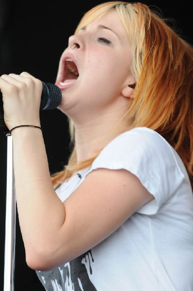 Paramore on the Route 66 Stage, Warped Tour, Verizon Wireless Amphitheater,