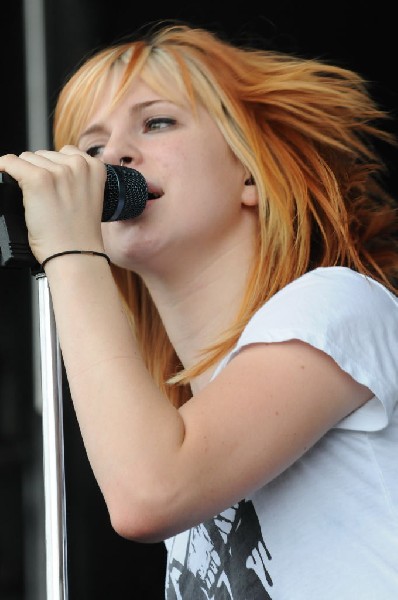 Paramore on the Route 66 Stage, Warped Tour, Verizon Wireless Amphitheater,