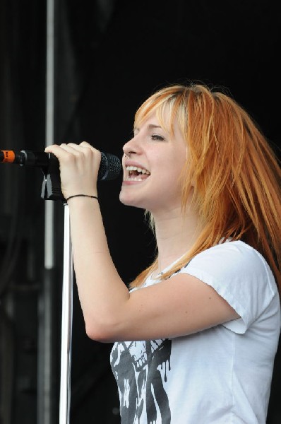 Paramore on the Route 66 Stage, Warped Tour, Verizon Wireless Amphitheater,