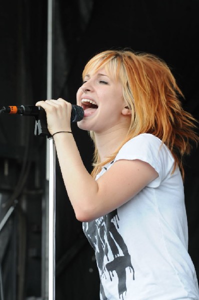 Paramore on the Route 66 Stage, Warped Tour, Verizon Wireless Amphitheater,