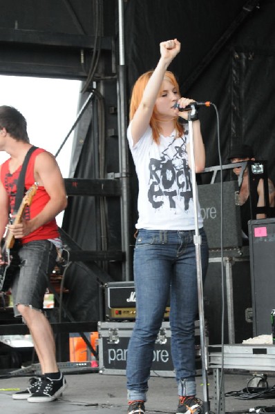 Paramore on the Route 66 Stage, Warped Tour, Verizon Wireless Amphitheater,
