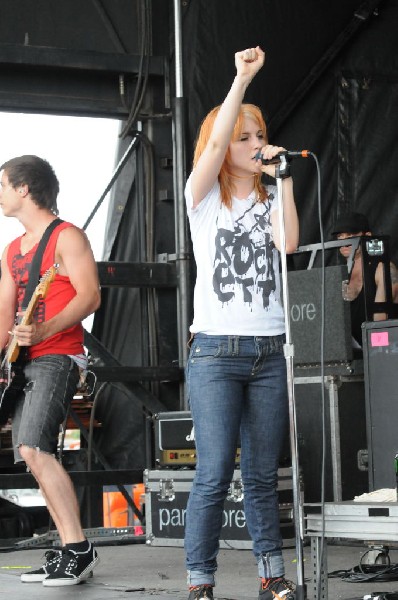 Paramore on the Route 66 Stage, Warped Tour, Verizon Wireless Amphitheater,