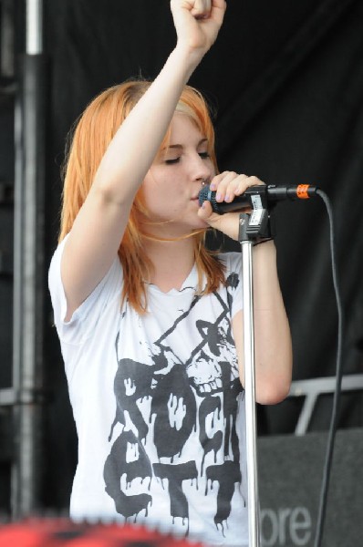 Paramore on the Route 66 Stage, Warped Tour, Verizon Wireless Amphitheater,