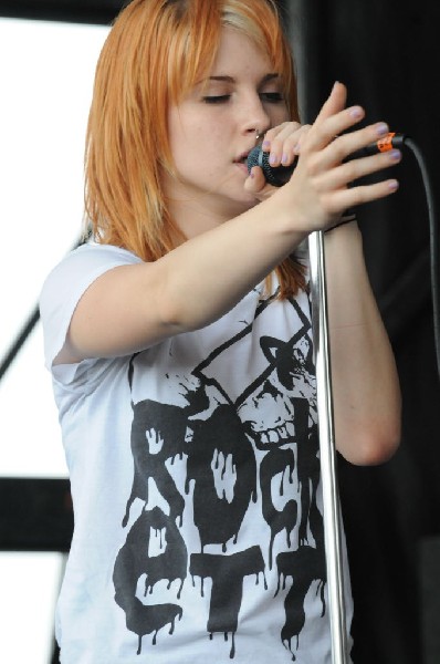 Paramore on the Route 66 Stage, Warped Tour, Verizon Wireless Amphitheater,