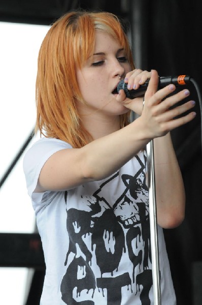 Paramore on the Route 66 Stage, Warped Tour, Verizon Wireless Amphitheater,