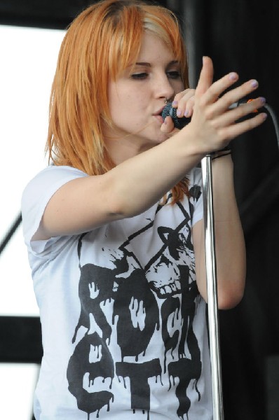 Paramore on the Route 66 Stage, Warped Tour, Verizon Wireless Amphitheater,