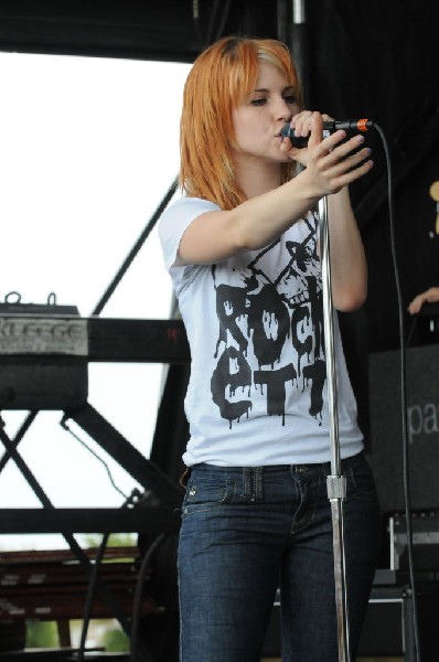 Paramore on the Route 66 Stage, Warped Tour, Verizon Wireless Amphitheater,
