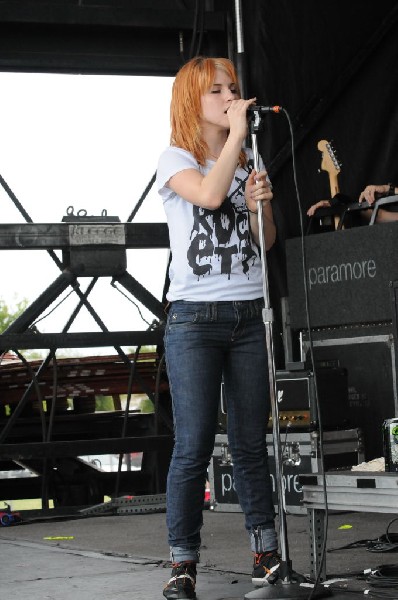Paramore on the Route 66 Stage, Warped Tour, Verizon Wireless Amphitheater,
