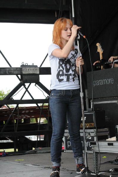 Paramore on the Route 66 Stage, Warped Tour, Verizon Wireless Amphitheater,