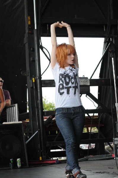Paramore on the Route 66 Stage, Warped Tour, Verizon Wireless Amphitheater,