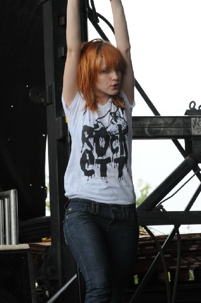 Paramore on the Route 66 Stage, Warped Tour, Verizon Wireless Amphitheater,