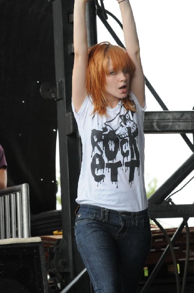 Paramore on the Route 66 Stage, Warped Tour, Verizon Wireless Amphitheater,