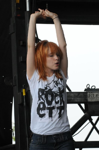 Paramore on the Route 66 Stage, Warped Tour, Verizon Wireless Amphitheater,