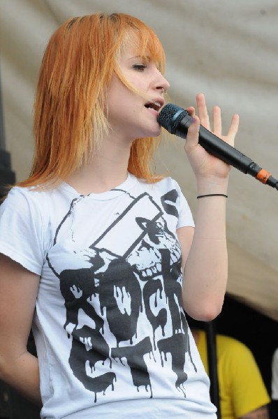 Paramore on the Route 66 Stage, Warped Tour, Verizon Wireless Amphitheater,