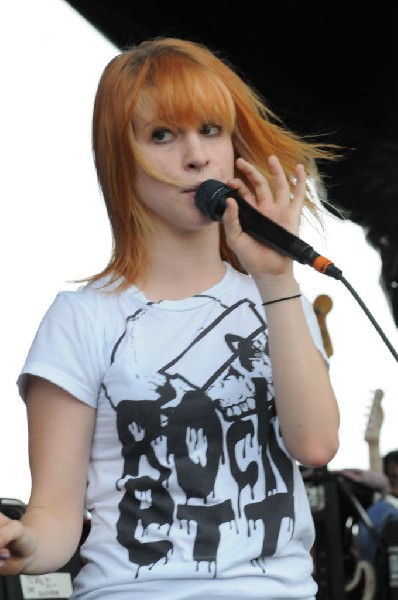 Paramore on the Route 66 Stage, Warped Tour, Verizon Wireless Amphitheater,