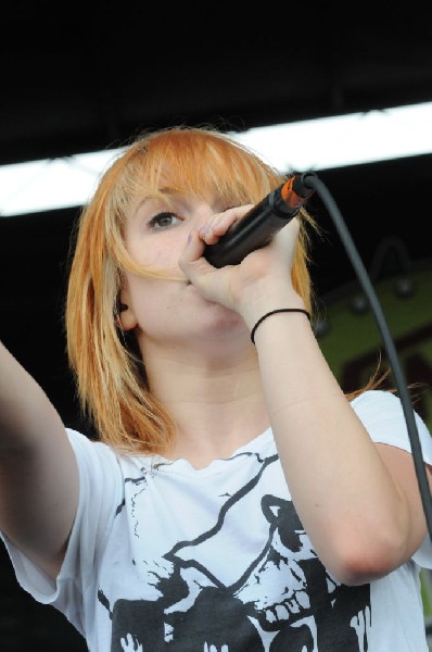 Paramore on the Route 66 Stage, Warped Tour, Verizon Wireless Amphitheater,