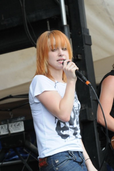 Paramore on the Route 66 Stage, Warped Tour, Verizon Wireless Amphitheater,
