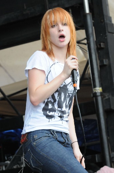 Paramore on the Route 66 Stage, Warped Tour, Verizon Wireless Amphitheater,