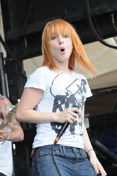 Paramore on the Route 66 Stage, Warped Tour, Verizon Wireless Amphitheater,