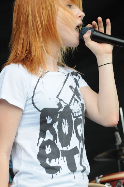 Paramore on the Route 66 Stage, Warped Tour, Verizon Wireless Amphitheater,