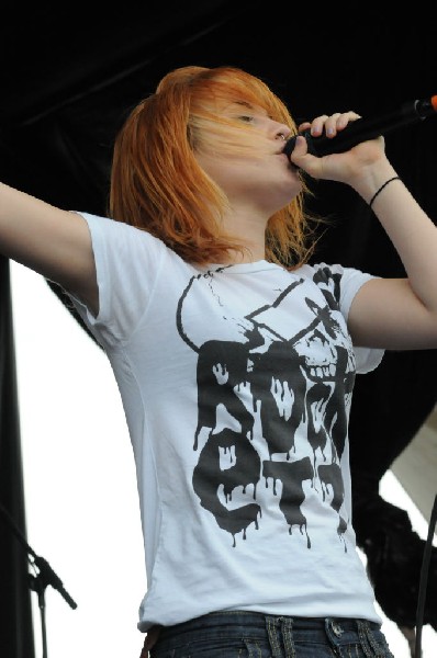 Paramore on the Route 66 Stage, Warped Tour, Verizon Wireless Amphitheater,