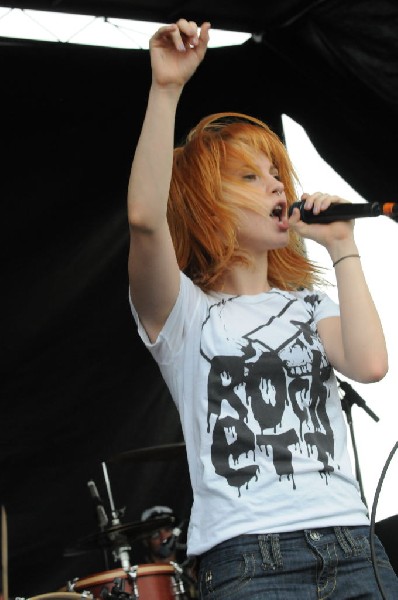 Paramore on the Route 66 Stage, Warped Tour, Verizon Wireless Amphitheater,