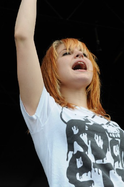 Paramore on the Route 66 Stage, Warped Tour, Verizon Wireless Amphitheater,