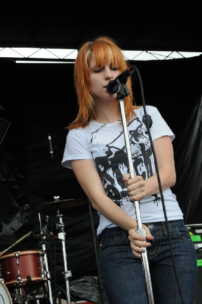 Paramore on the Route 66 Stage, Warped Tour, Verizon Wireless Amphitheater,