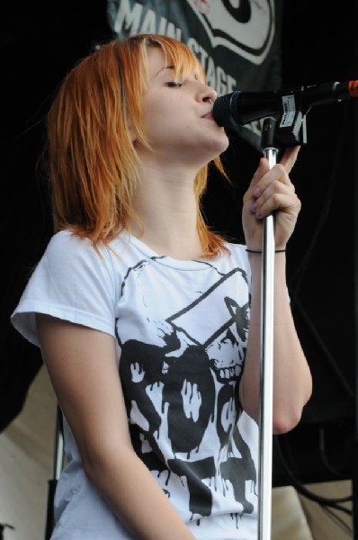 Paramore on the Route 66 Stage, Warped Tour, Verizon Wireless Amphitheater,