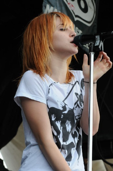 Paramore on the Route 66 Stage, Warped Tour, Verizon Wireless Amphitheater,