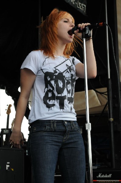 Paramore on the Route 66 Stage, Warped Tour, Verizon Wireless Amphitheater,