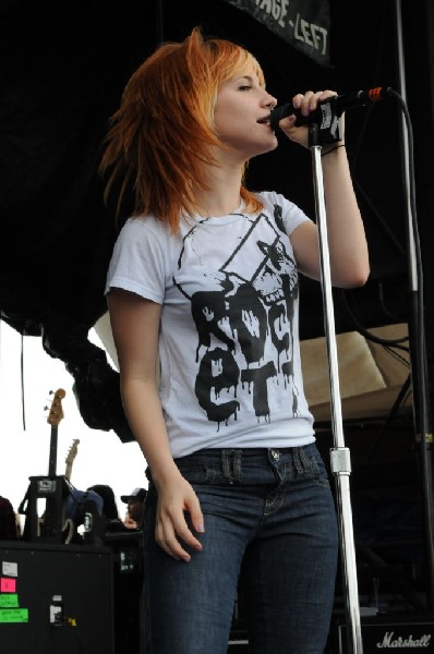 Paramore on the Route 66 Stage, Warped Tour, Verizon Wireless Amphitheater,