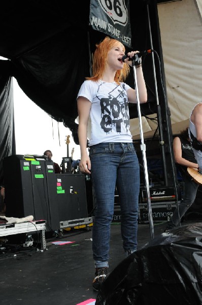 Paramore on the Route 66 Stage, Warped Tour, Verizon Wireless Amphitheater,