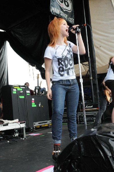 Paramore on the Route 66 Stage, Warped Tour, Verizon Wireless Amphitheater,