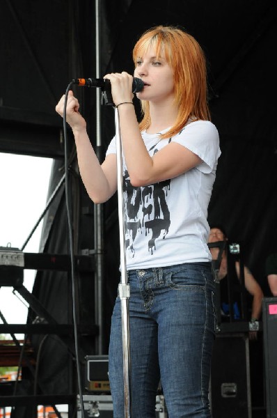 Paramore on the Route 66 Stage, Warped Tour, Verizon Wireless Amphitheater,