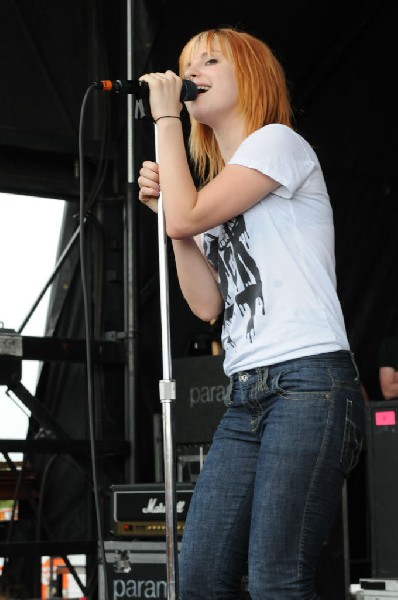 Paramore on the Route 66 Stage, Warped Tour, Verizon Wireless Amphitheater,