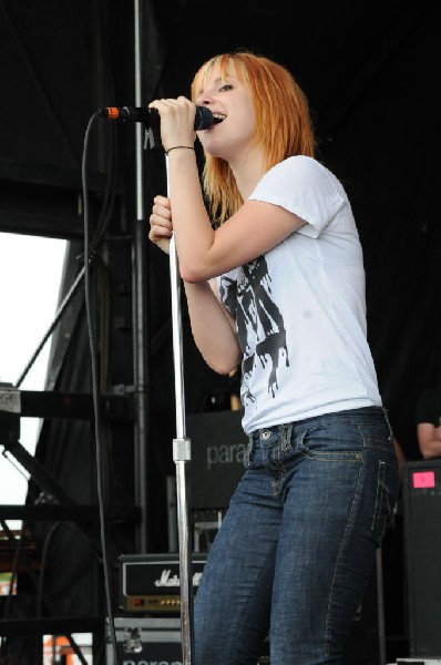 Paramore on the Route 66 Stage, Warped Tour, Verizon Wireless Amphitheater,