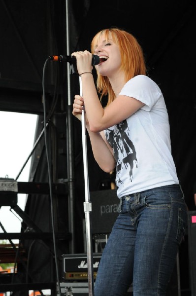 Paramore on the Route 66 Stage, Warped Tour, Verizon Wireless Amphitheater,