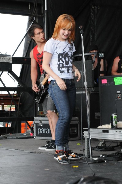Paramore on the Route 66 Stage, Warped Tour, Verizon Wireless Amphitheater,