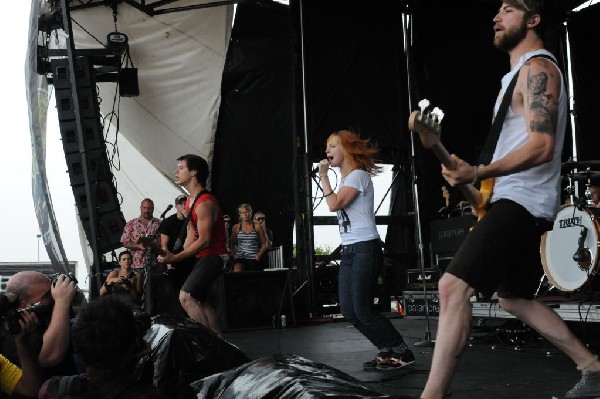 Paramore on the Route 66 Stage, Warped Tour, Verizon Wireless Amphitheater,