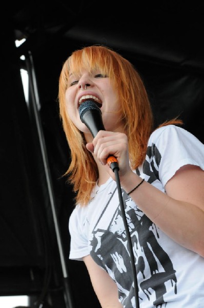 Paramore on the Route 66 Stage, Warped Tour, Verizon Wireless Amphitheater,