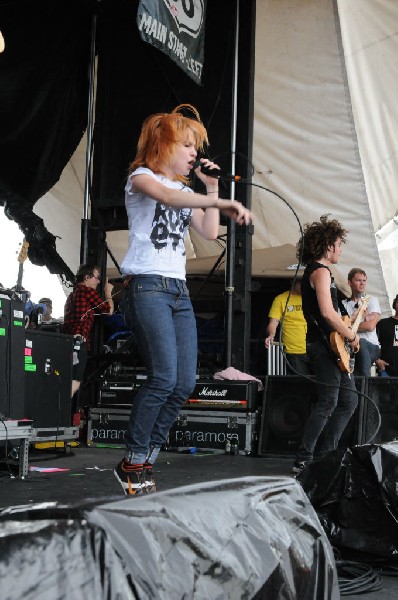 Paramore on the Route 66 Stage, Warped Tour, Verizon Wireless Amphitheater,