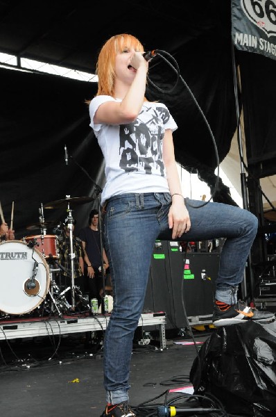 Paramore on the Route 66 Stage, Warped Tour, Verizon Wireless Amphitheater,