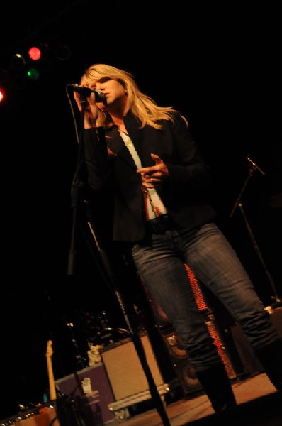 Paula Nelson at the Help Austin Help Haiti Benefit, Austin Music Hall