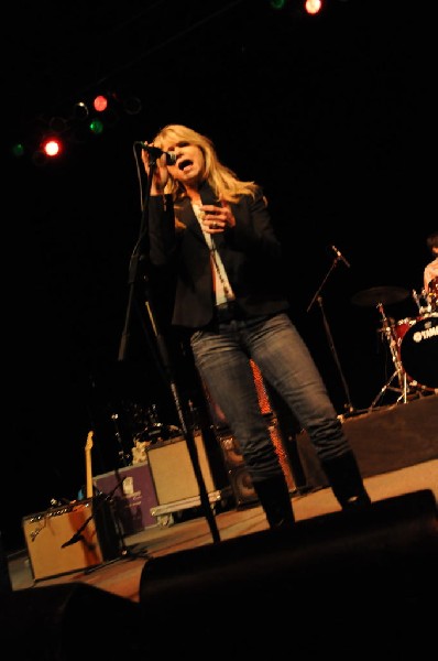 Paula Nelson at the Help Austin Help Haiti Benefit, Austin Music Hall