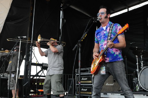 Reel Big Fish on the Route 66 Stage, Warped Tour, Verizon Wireless Amphithe