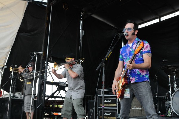 Reel Big Fish on the Route 66 Stage, Warped Tour, Verizon Wireless Amphithe