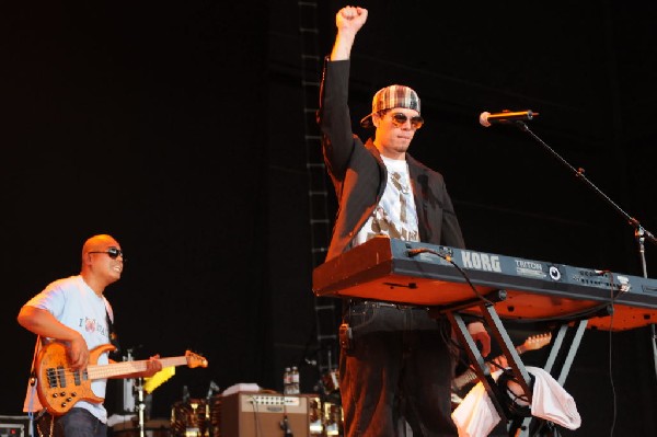 Salvador Santana Band at the Verizon Wireless Amphitheater