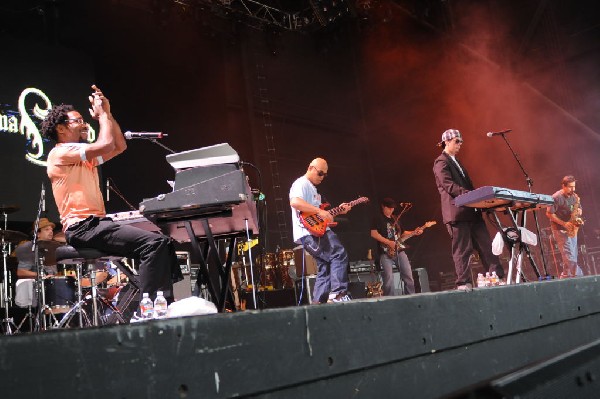 Salvador Santana Band at the Verizon Wireless Amphitheater